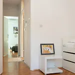 Апартаменты Comfort Family With Balcony And Sea View Сплит