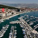 Апартаменты Comfort Family With Balcony And Sea View