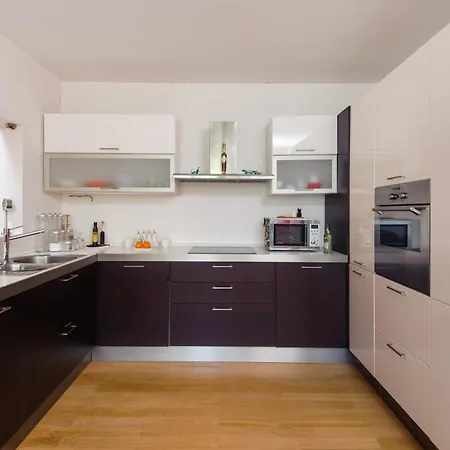 Apartment Comfort Family With Balcony And Sea View