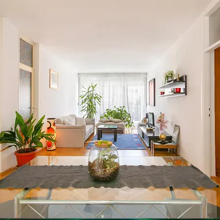 Апартаменты Comfort Family With Balcony And Sea View Сплит